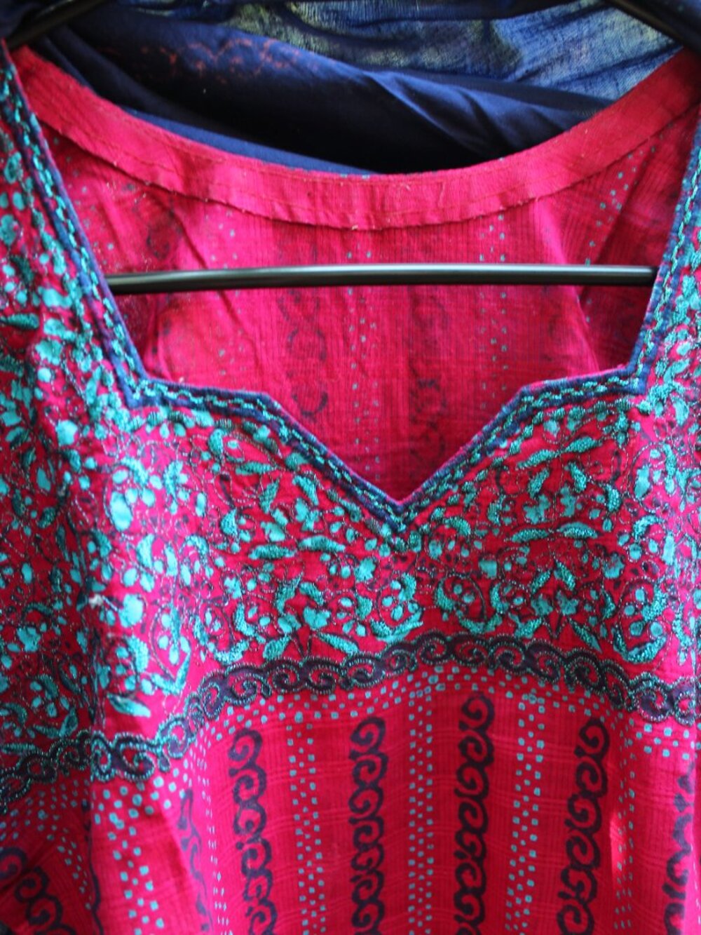 Traditional Indian Salwar Kameez Set - Kurti, Patiala Pants & Dupatta- small - Picture 9 of 10